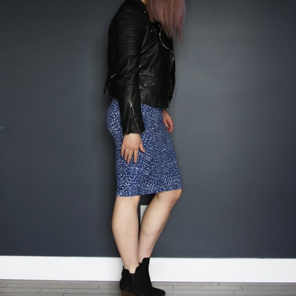 Small Stretch Pencil Skirt - Picture 2 of 5